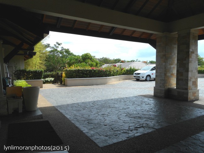 Crimson Resort and Spa driveway.