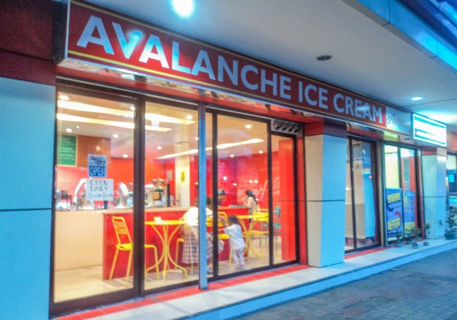 Introducing the first Nitrogen Ice Cream Shop in the Visayas.