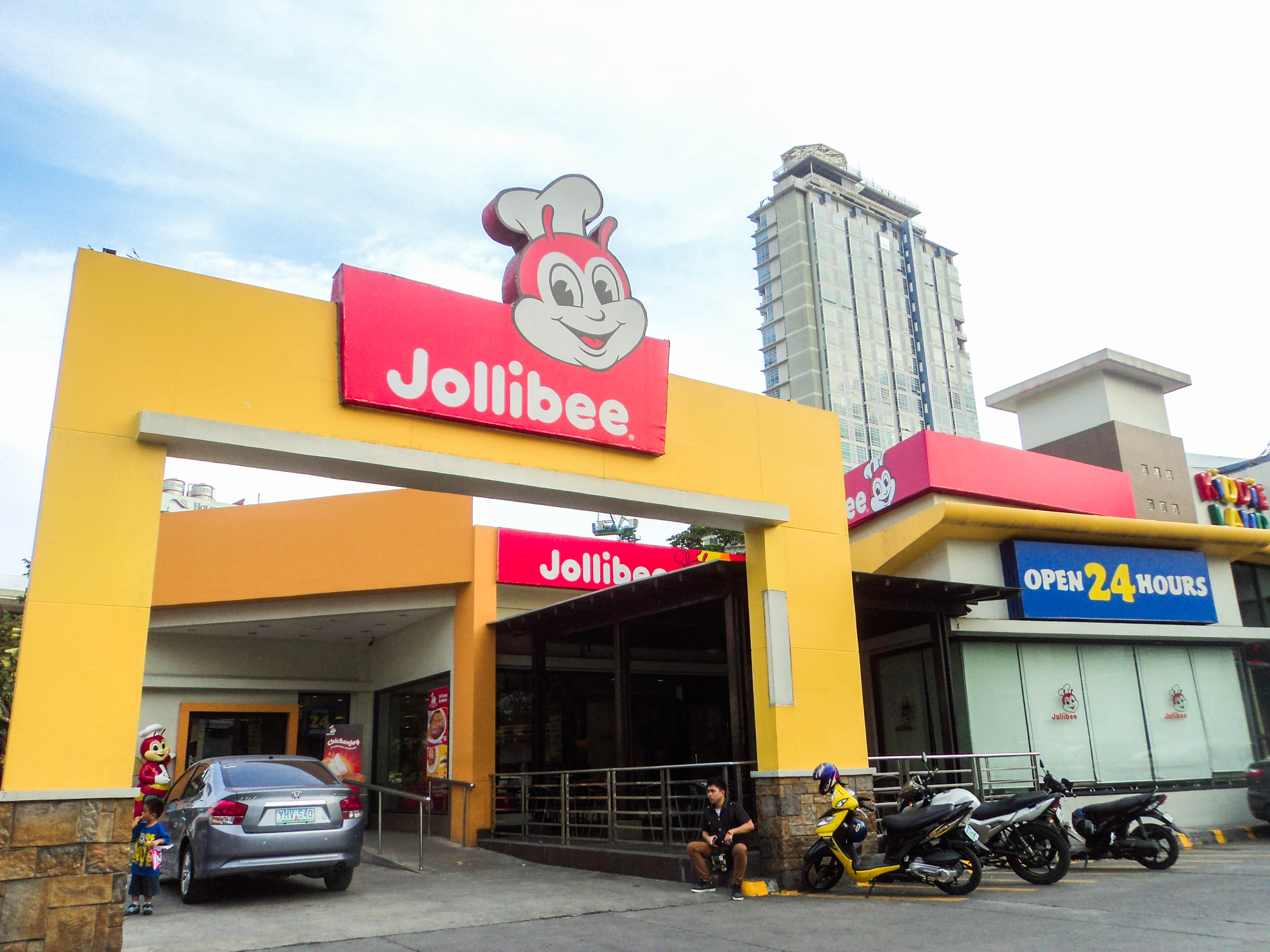 The Philippines’ number 1 fast food chain, Jollibee.