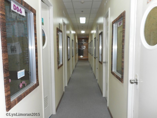 The eight floor lobby. Students and teachers stay in this floor after classes or during breaks.