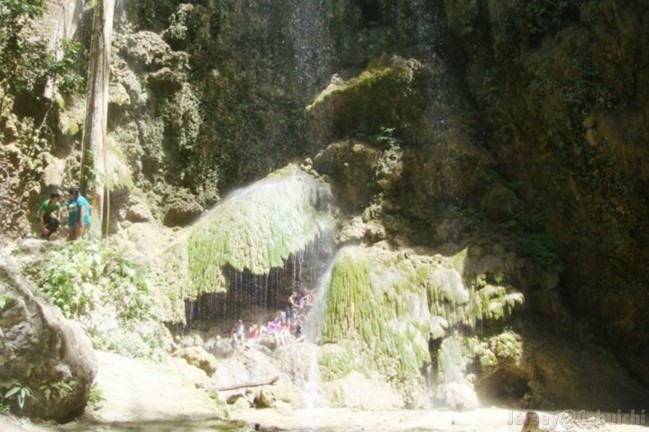A view of the falls.