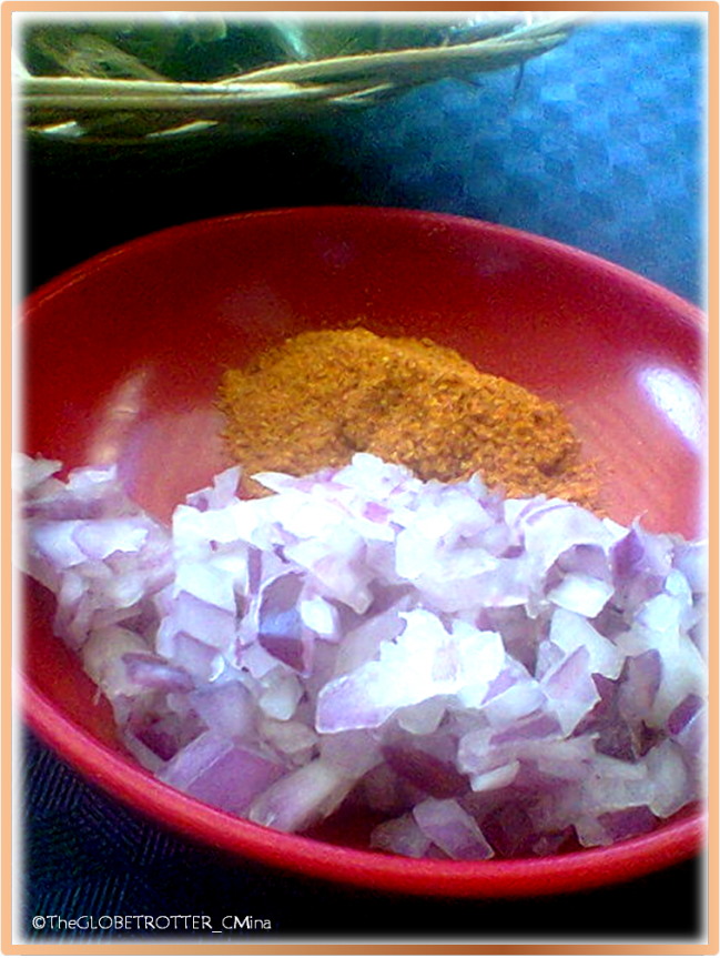 THE SLICED ONION & THE CHILI POWDER