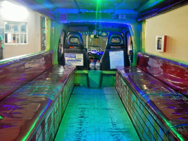 These long seats give room for more passengers!